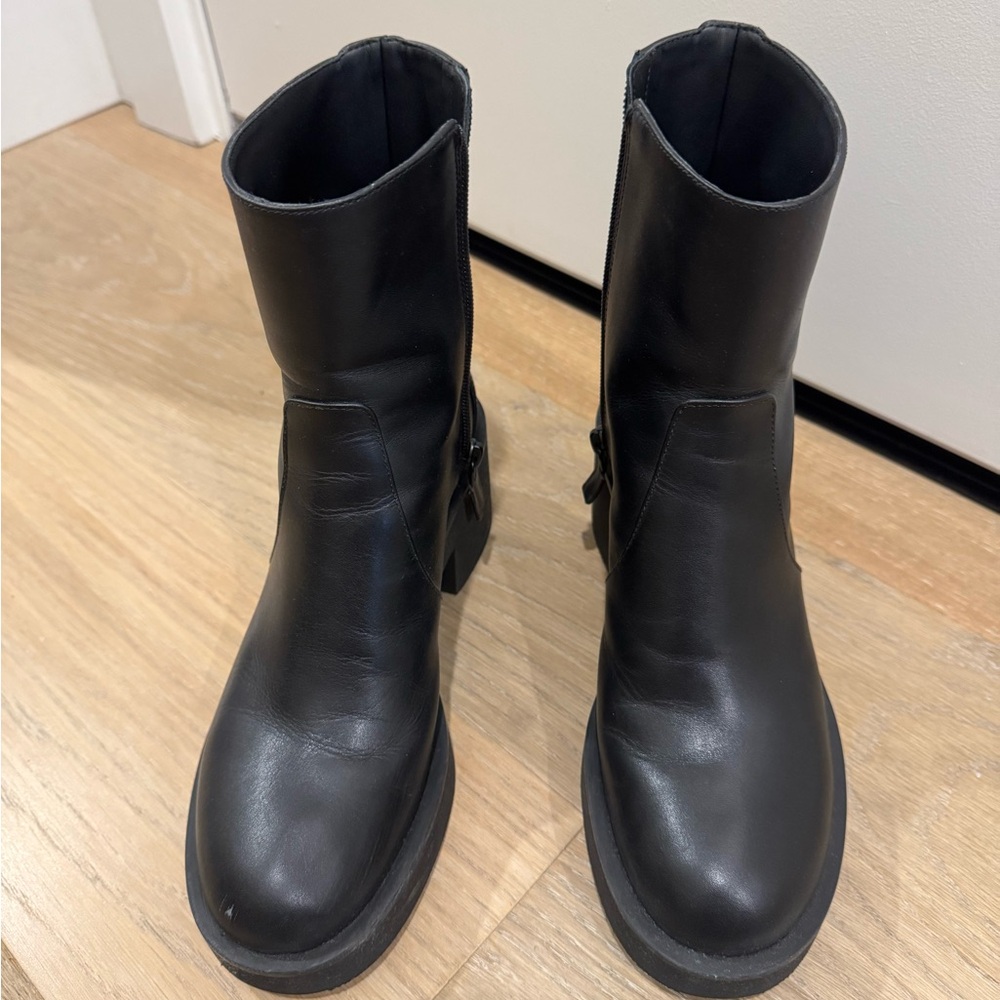 Stuart Weitzman GOTHAM ZIP BOOTIE Black Leather  7B
